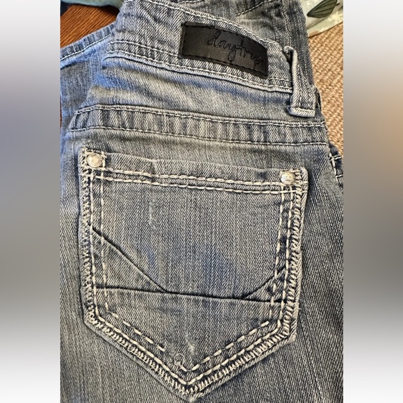 Daytrip Leo Distressed Jeans Size 27 Stretch Low Rise Straight Medium Wash - Picture 6 of 14